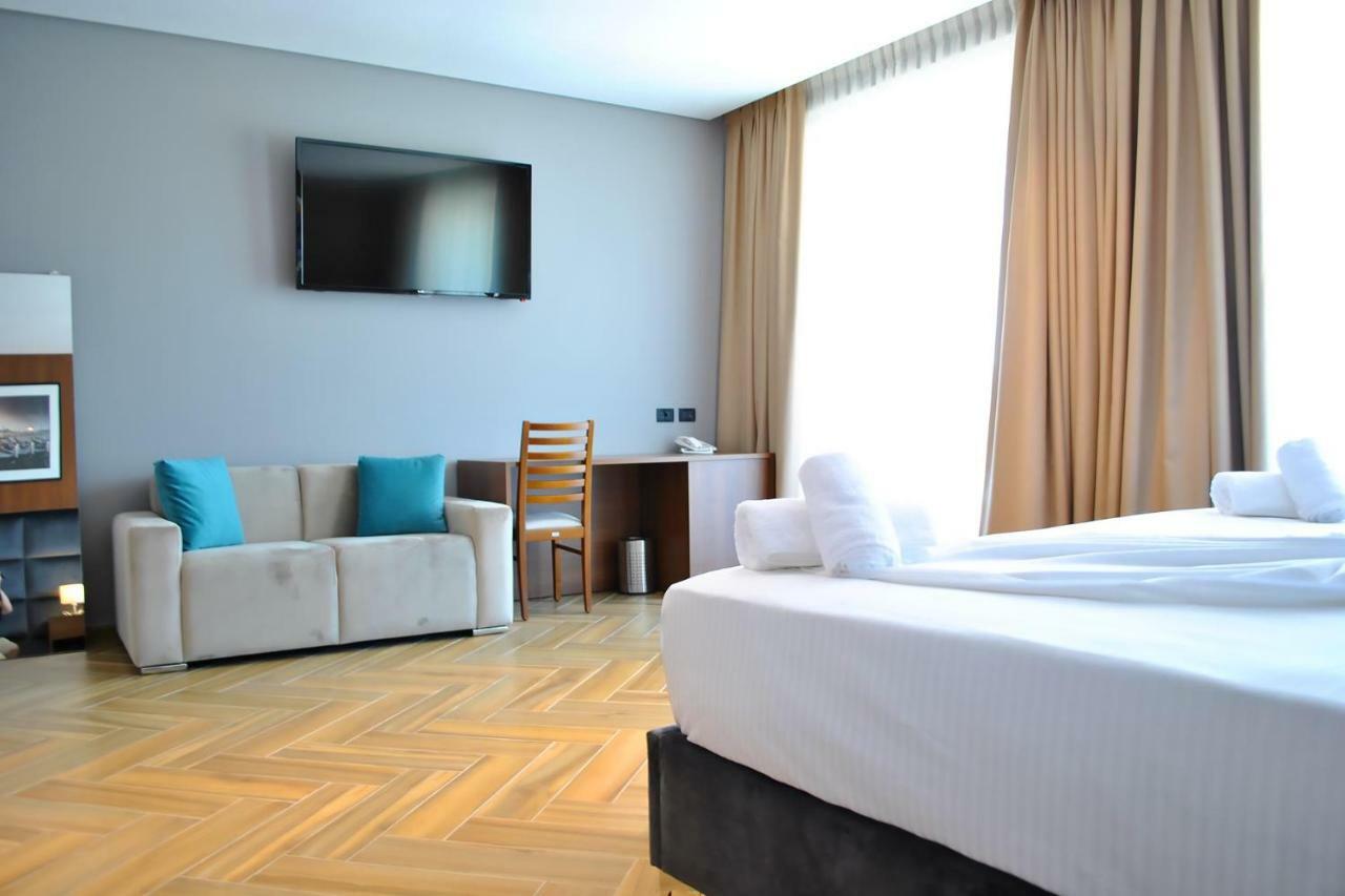 Shëngjin Twin Towers Hotel City & Beach Resort מראה חיצוני תמונה